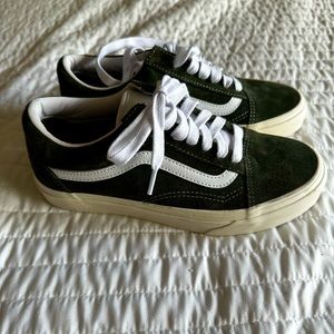Brand new without tags vans old skool suede eco dry water repellant sneakers.